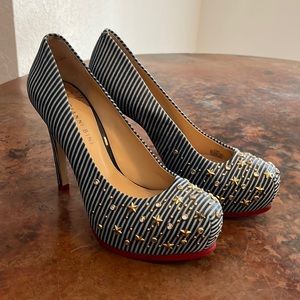 Denim shoes with embellishment